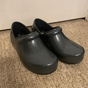 Anywear Clogs - Size 8